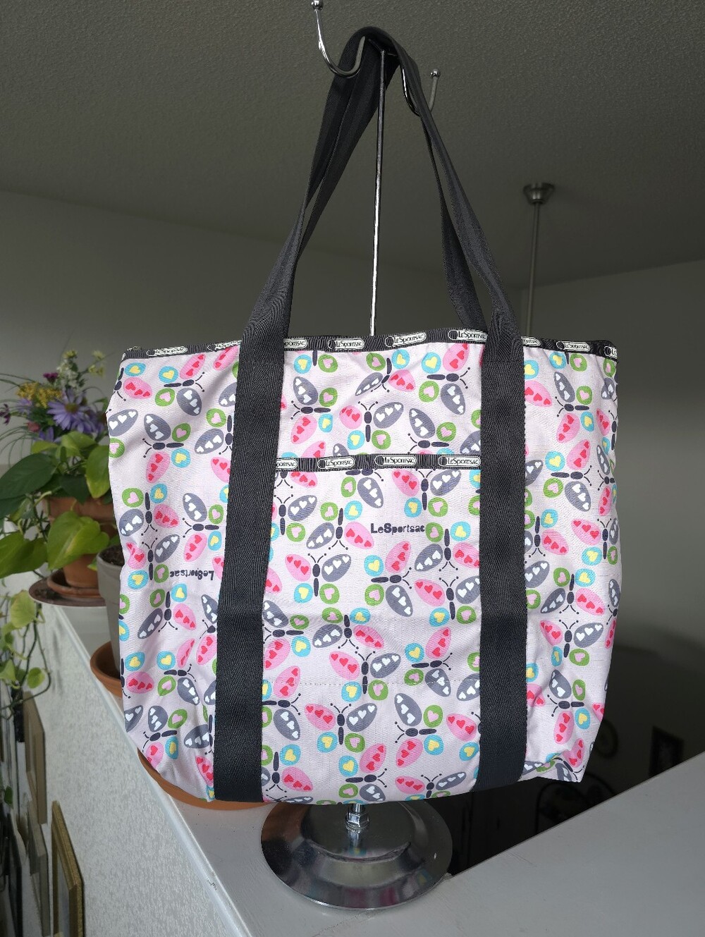 LeSportsac Butterfly Tote Bag Hearts Butterflies Flutter Pink Zip Top Colorful